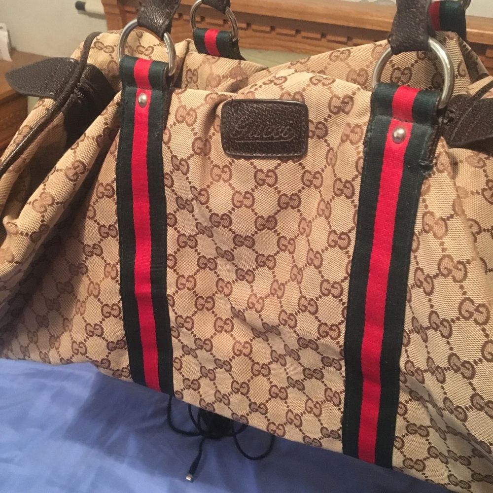 Authentic vintage Gucci duffel bag - Picture 2 of 3